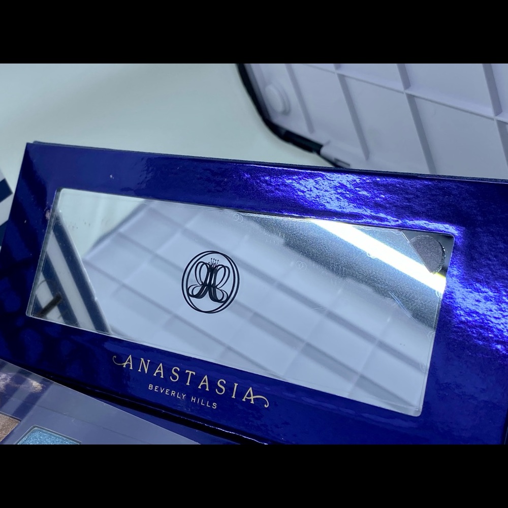 🌺 ABH Riviera Palette - Picture 6 of 13